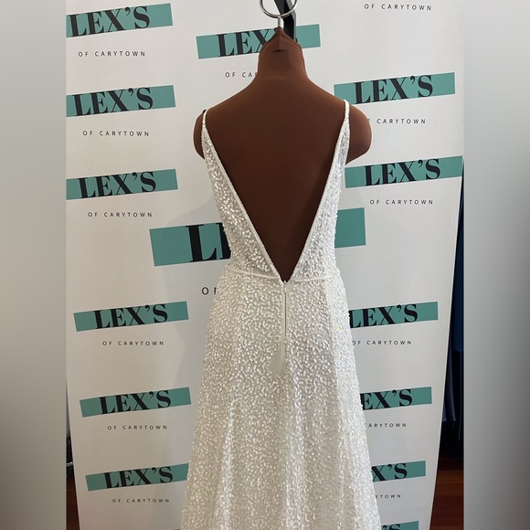 Deep V Sequin gown with train - Picture 4 of 6